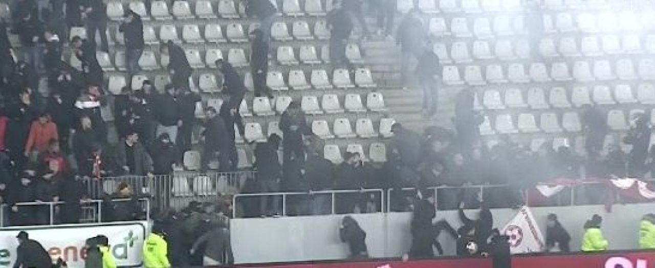 Bătaie pe teren chiar înainte de Dinamo - UTA! Jandarmii au intervenit_7