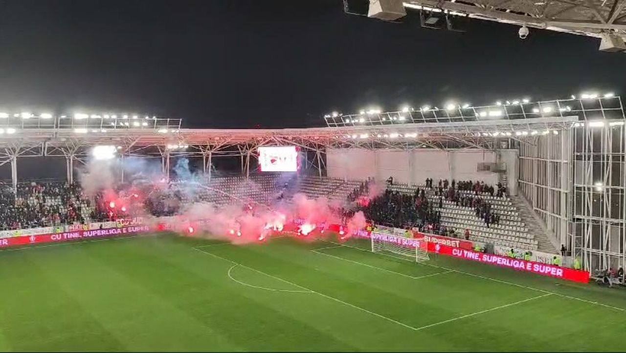 Bătaie pe teren chiar înainte de Dinamo - UTA! Jandarmii au intervenit_8