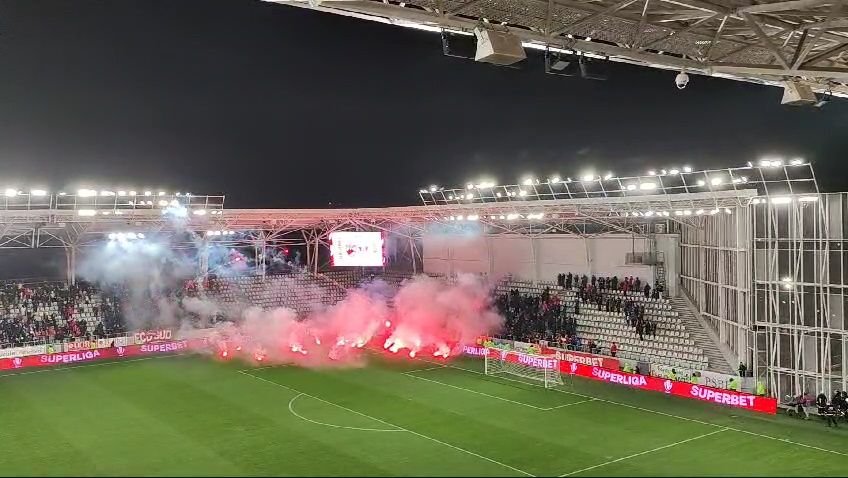 Bătaie pe teren chiar înainte de Dinamo - UTA! Jandarmii au intervenit_9