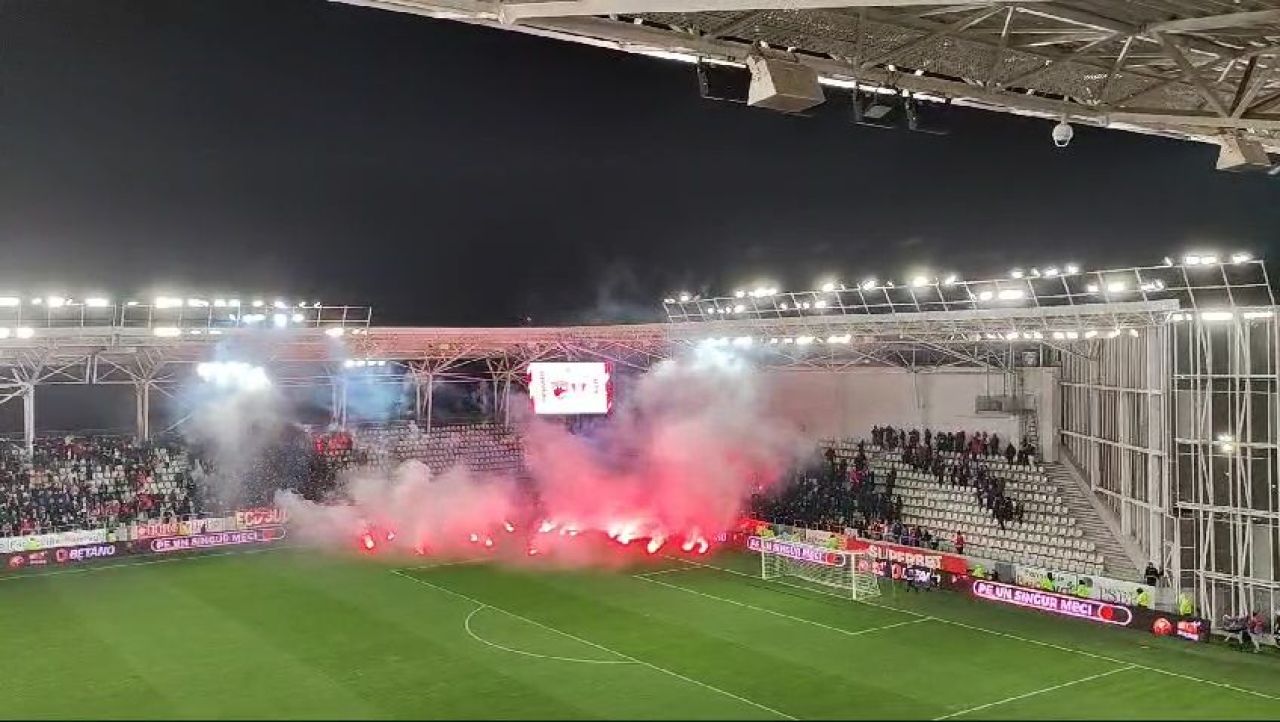 Bătaie pe teren chiar înainte de Dinamo - UTA! Jandarmii au intervenit_10