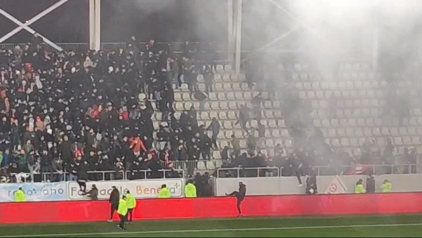 Reacția Jandarmeriei după bătaia de pe teren de la Dinamo - UTA. Ce au făcut ultrașii Stelei înainte de meci_3