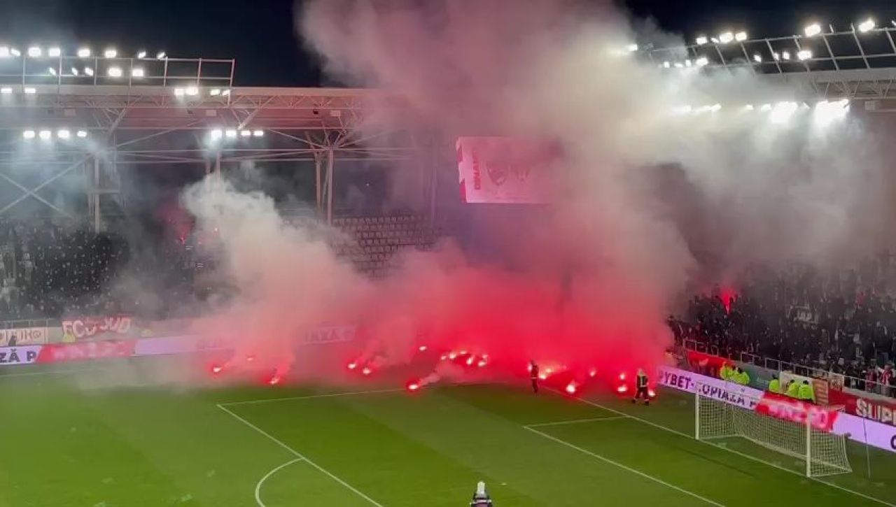 Reacția Jandarmeriei după bătaia de pe teren de la Dinamo - UTA. Ce au făcut ultrașii Stelei înainte de meci_10