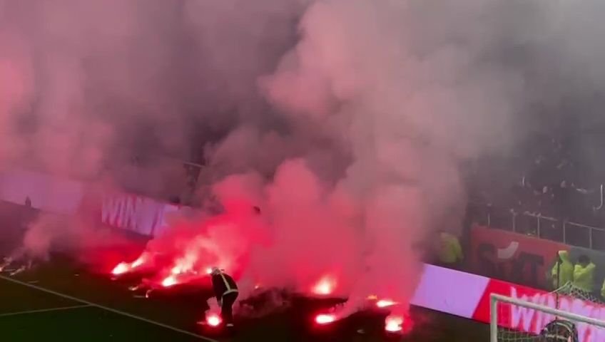 Reacția Jandarmeriei după bătaia de pe teren de la Dinamo - UTA. Ce au făcut ultrașii Stelei înainte de meci_11