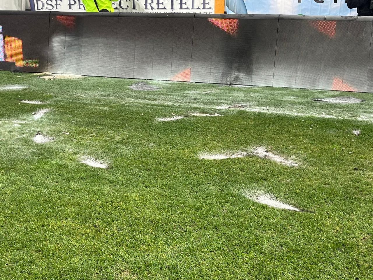 „Terenul, afectat 30%!” Administratorii „Arcului de Triumf”, reacție furibundă după incidentele de la Dinamo - UTA_6