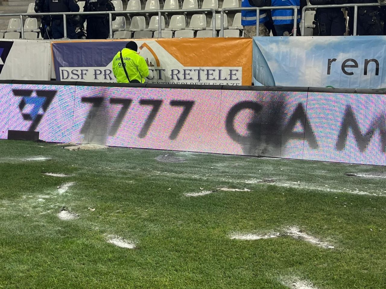„Terenul, afectat 30%!” Administratorii „Arcului de Triumf”, reacție furibundă după incidentele de la Dinamo - UTA_7