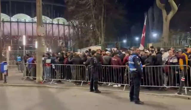 Momente tensionate înaintea derby-ului Rapid - FCSB! Cozi imense la stadion, mii de suporteri nervoși_2