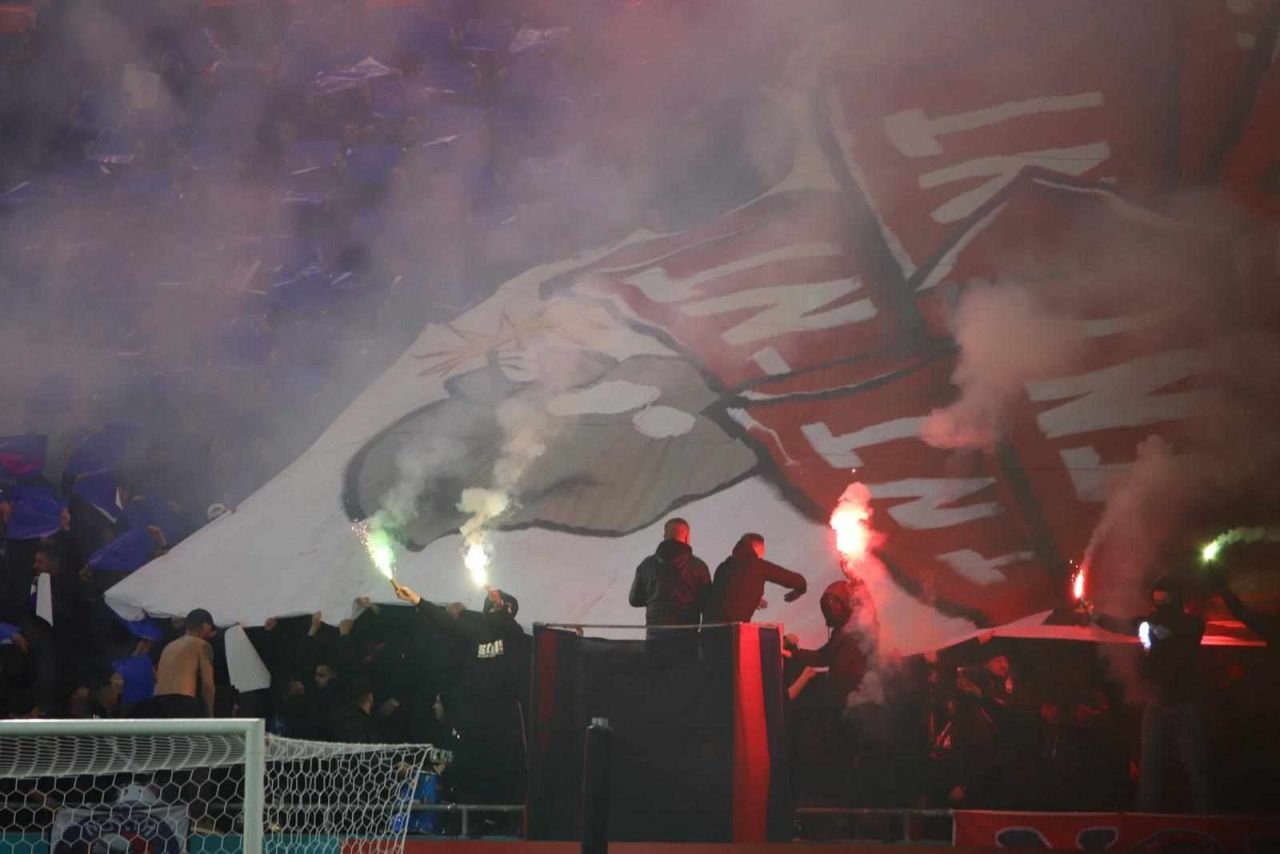 Atmosferă incendiară înainte de startul derby-ului Rapid - FCSB! Cum a arătat duelul galeriilor, în tribune_15