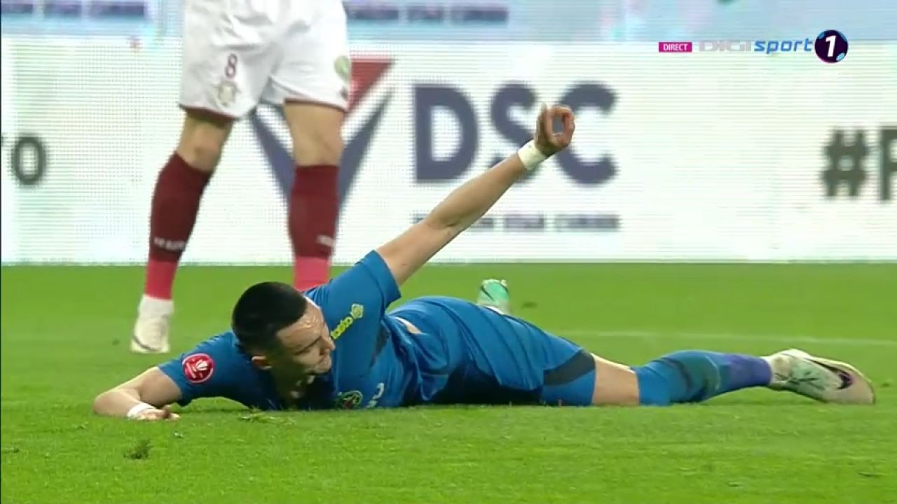 Galben cum rar se vede în Rapid - FCSB! Șut a vrut să fie fairplay, dar Hațegan l-a sancționat_4