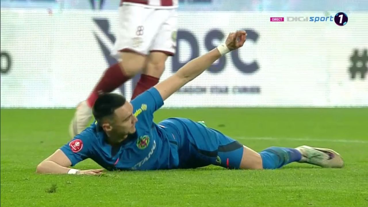 Galben cum rar se vede în Rapid - FCSB! Șut a vrut să fie fairplay, dar Hațegan l-a sancționat_5