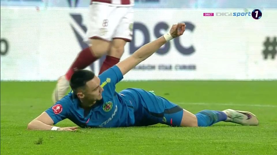 Galben cum rar se vede în Rapid - FCSB! Șut a vrut să fie fairplay, dar Hațegan l-a sancționat_5