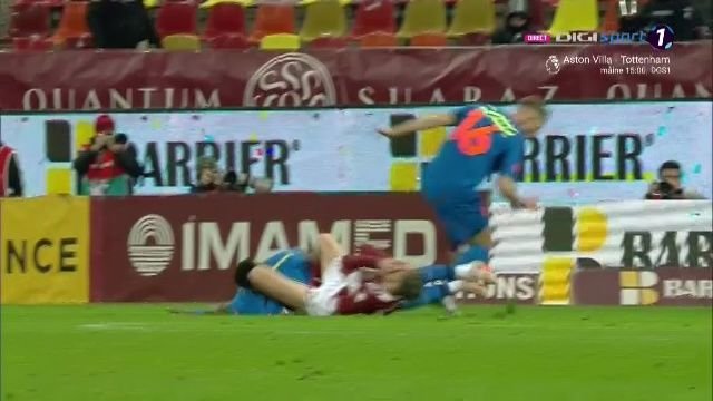 Raritate la Rapid - FCSB! Hațegan a fost chemat la monitorul VAR, dar n-a dat penalty_5