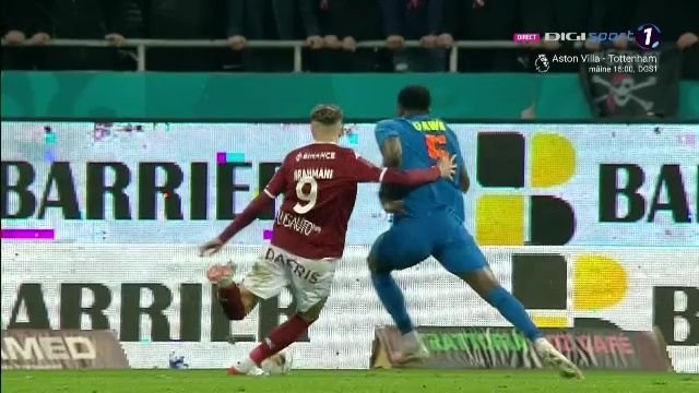 Raritate la Rapid - FCSB! Hațegan a fost chemat la monitorul VAR, dar n-a dat penalty_6