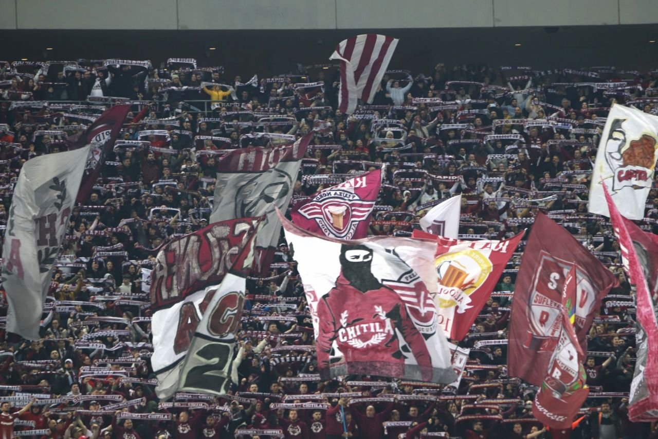 Derby-ul în imagini. Spectacol în tribună, 