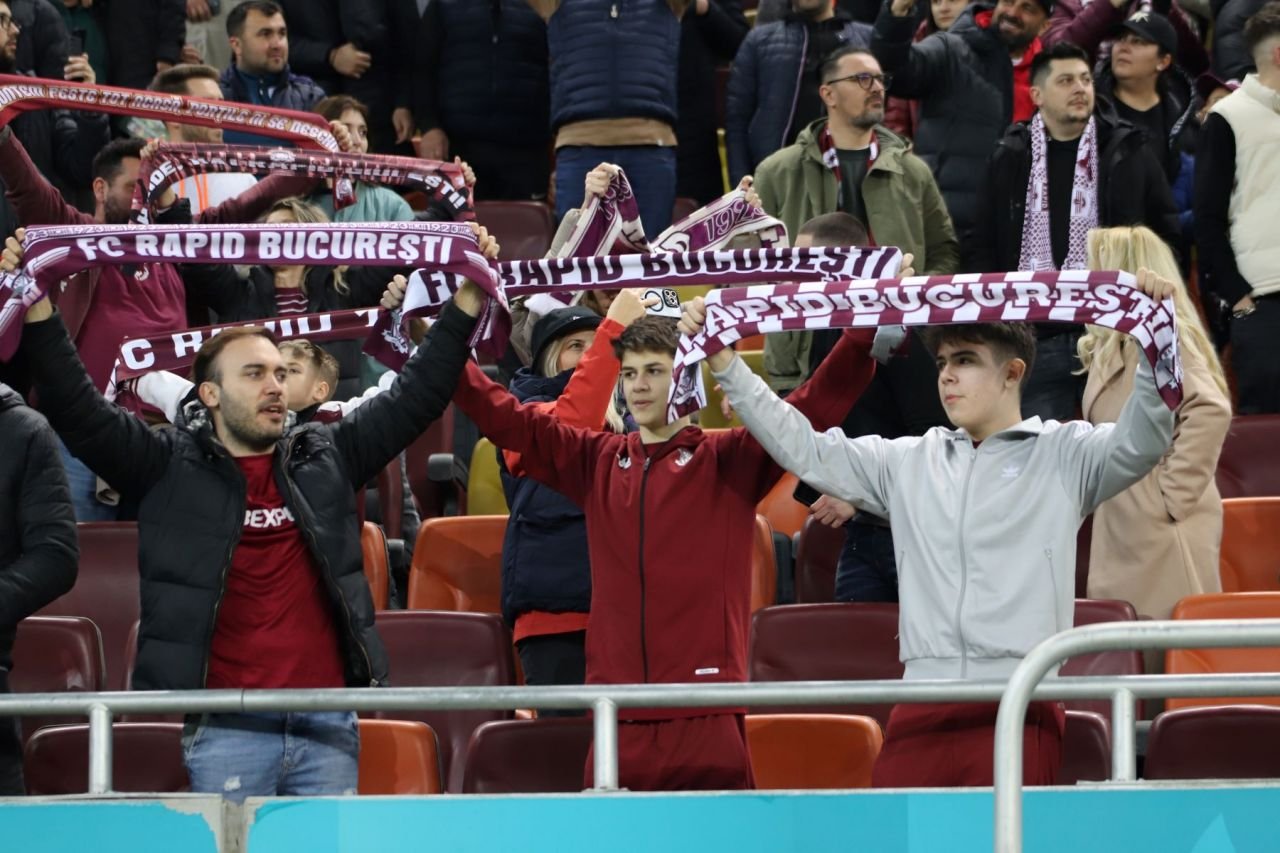 Derby-ul în imagini. Spectacol în tribună, 