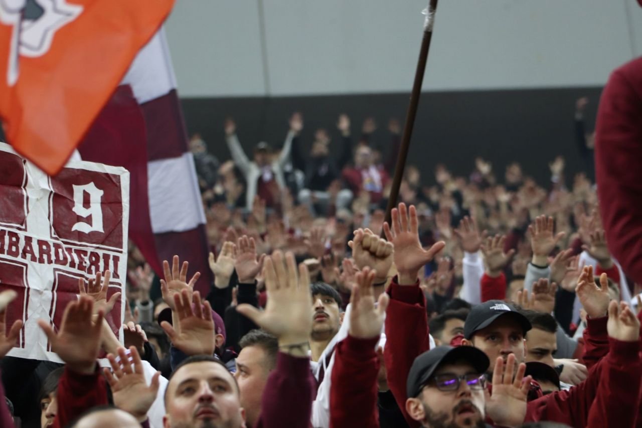 Derby-ul în imagini. Spectacol în tribună, 