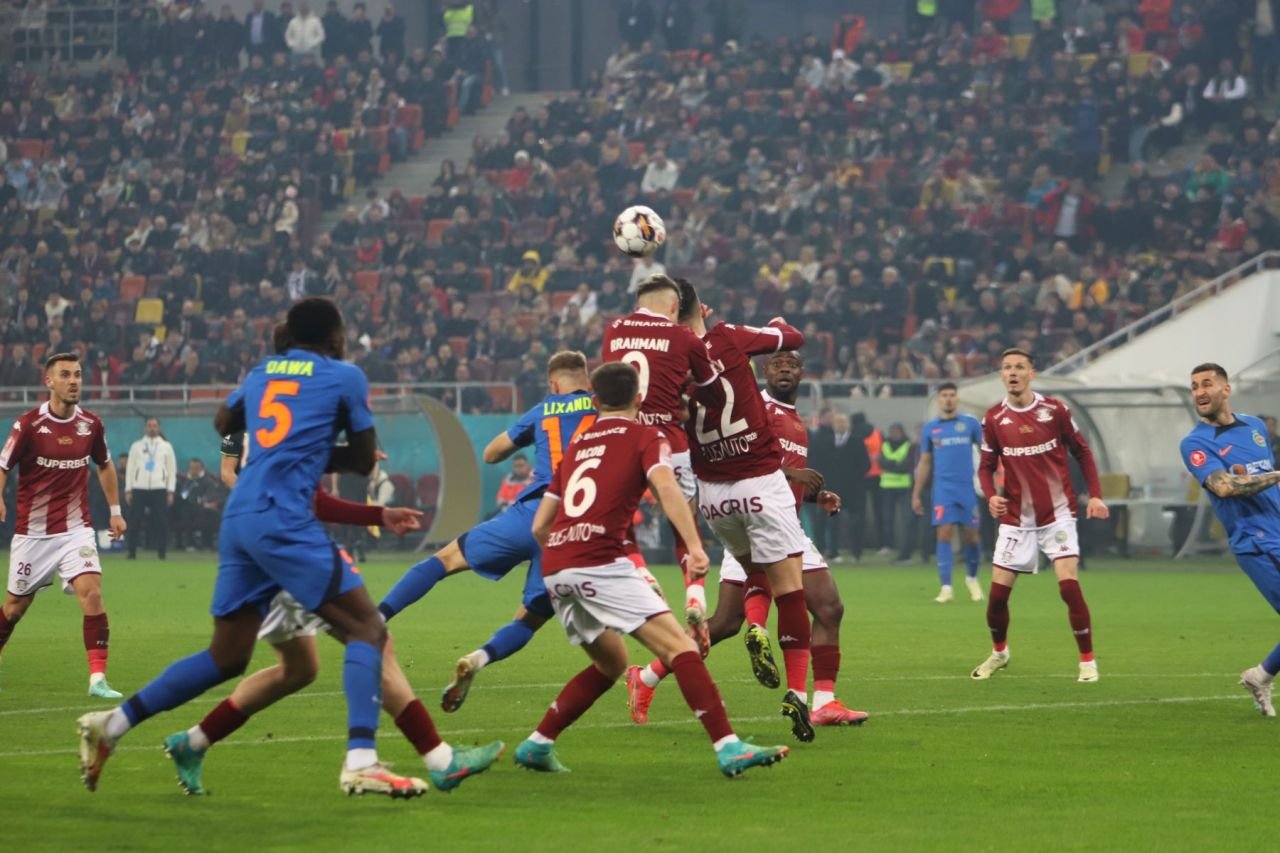 Derby-ul în imagini. Spectacol în tribună, 