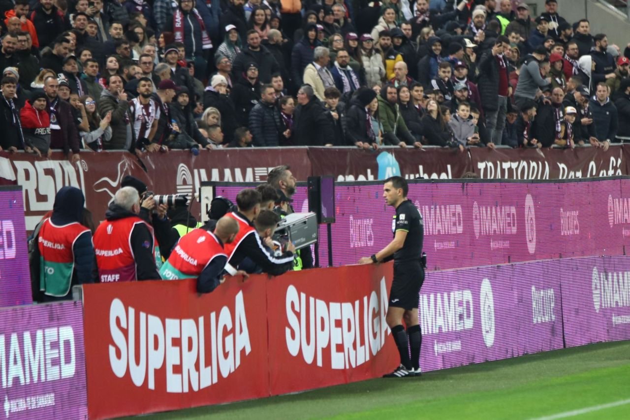 Derby-ul în imagini. Spectacol în tribună, 