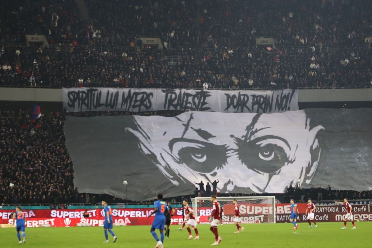 Derby-ul în imagini. Spectacol în tribună, 