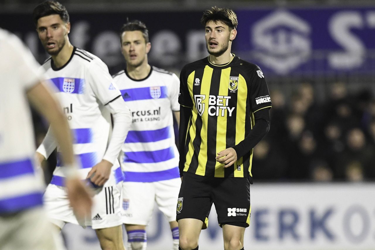 Adrian Mazilu, etapa și banca! Vârful de 3,5 milioane de euro e rezervă eternă și rămâne cu cele 4 minute de la debutul pentru Vitesse Arnhem_4