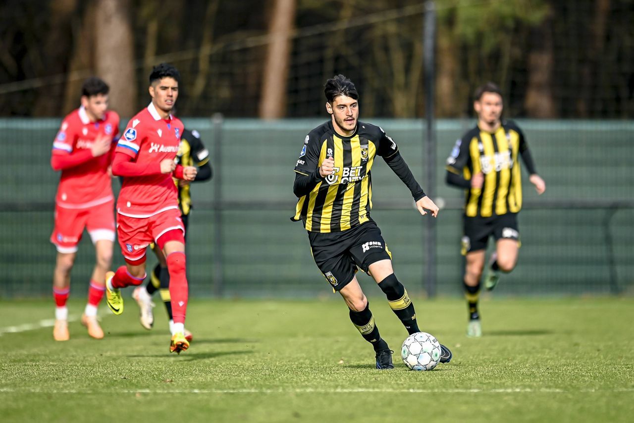 Adrian Mazilu, etapa și banca! Vârful de 3,5 milioane de euro e rezervă eternă și rămâne cu cele 4 minute de la debutul pentru Vitesse Arnhem_12