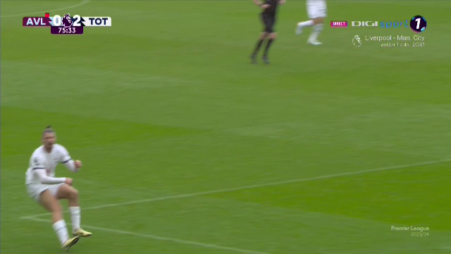 Sub centură! Radu Drăgușin a încasat o lovitură zdravănă în Aston Villa - Tottenham și s-a trântit pe gazon_22