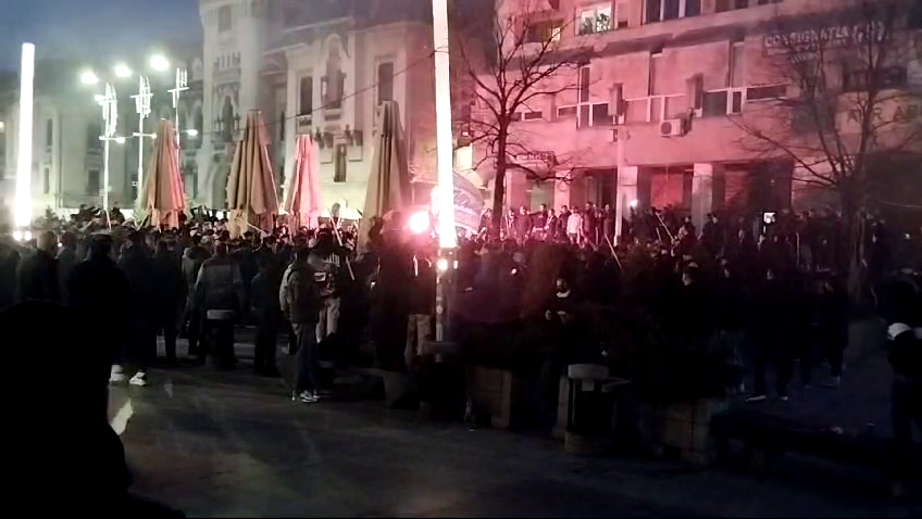 Fanii Universității Craiova au făcut show înainte de derby-ul cu FCU! Atmosferă genială în centrul orașului_2