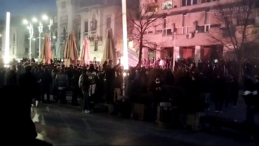 Fanii Universității Craiova au făcut show înainte de derby-ul cu FCU! Atmosferă genială în centrul orașului_4