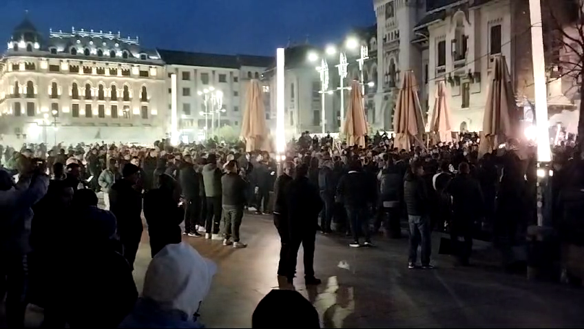 Fanii Universității Craiova au făcut show înainte de derby-ul cu FCU! Atmosferă genială în centrul orașului_11