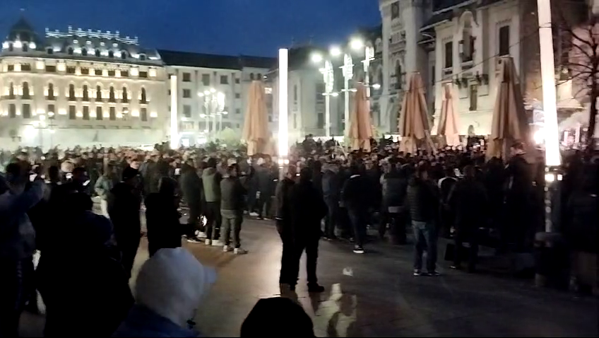 Fanii Universității Craiova au făcut show înainte de derby-ul cu FCU! Atmosferă genială în centrul orașului_13