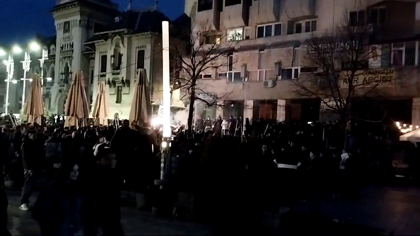 Fanii Universității Craiova au făcut show înainte de derby-ul cu FCU! Atmosferă genială în centrul orașului_14