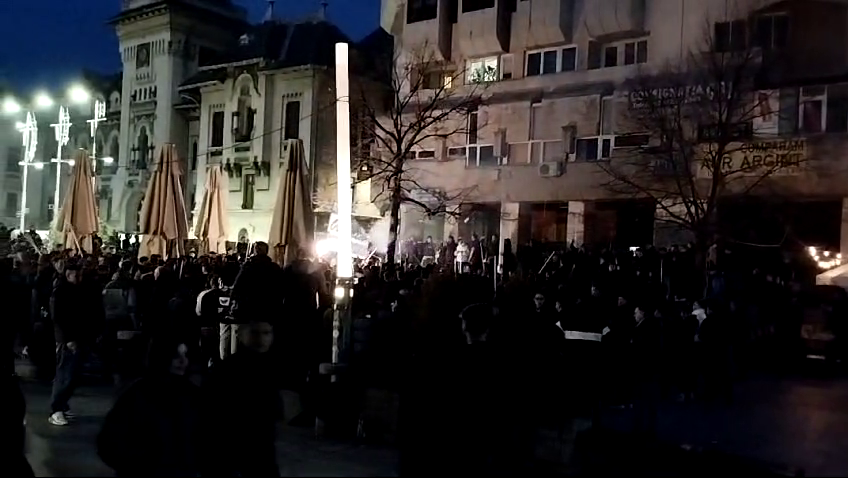 Fanii Universității Craiova au făcut show înainte de derby-ul cu FCU! Atmosferă genială în centrul orașului_15