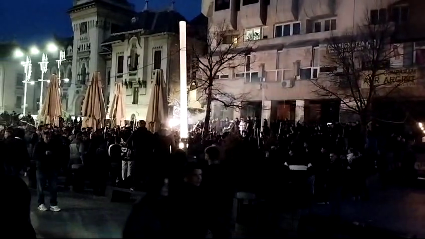 Fanii Universității Craiova au făcut show înainte de derby-ul cu FCU! Atmosferă genială în centrul orașului_19