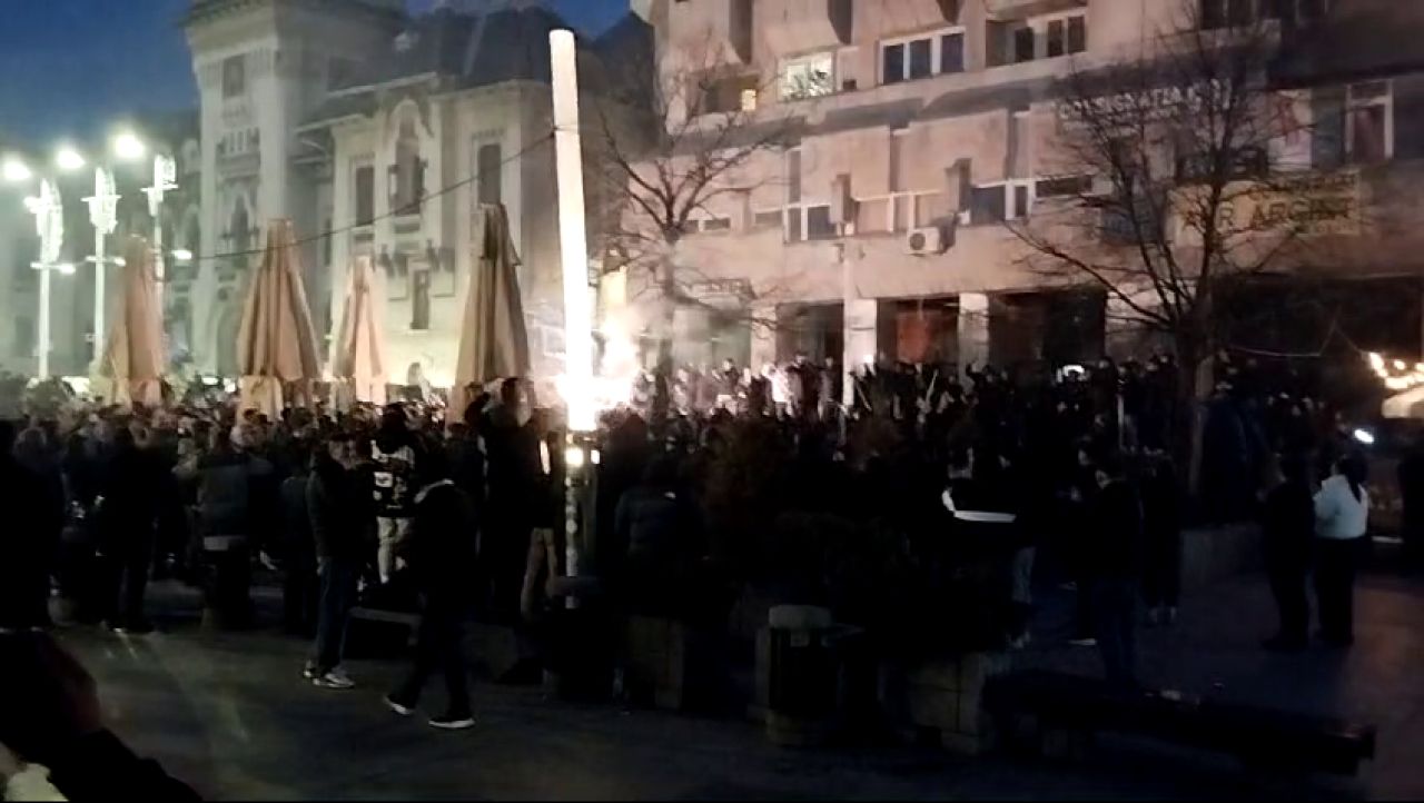 Fanii Universității Craiova au făcut show înainte de derby-ul cu FCU! Atmosferă genială în centrul orașului_29