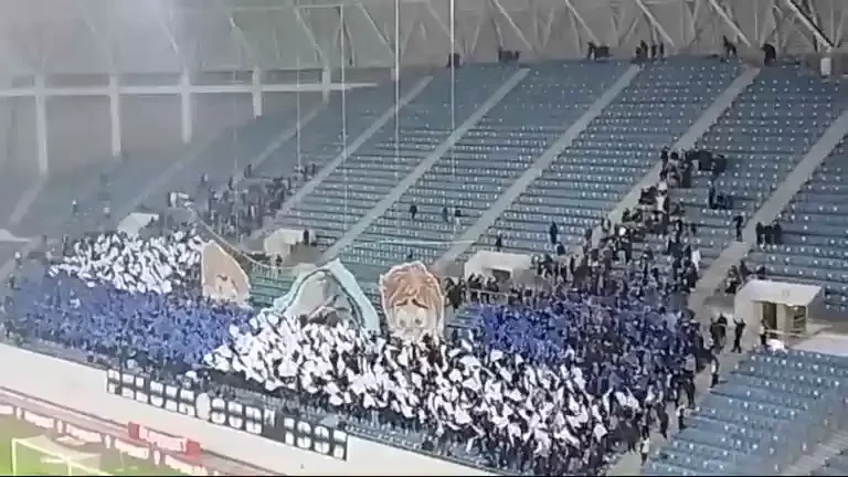 Fanii lui FCU Craiova au ridicat o coregrafie superbă la derby-ul cu Universitatea Craiova