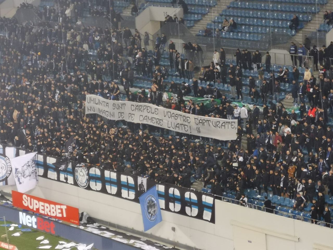 Banner după banner! Cum s-au ”înțepat” rivalii în FCU Craiova - Universitatea Craiova_4