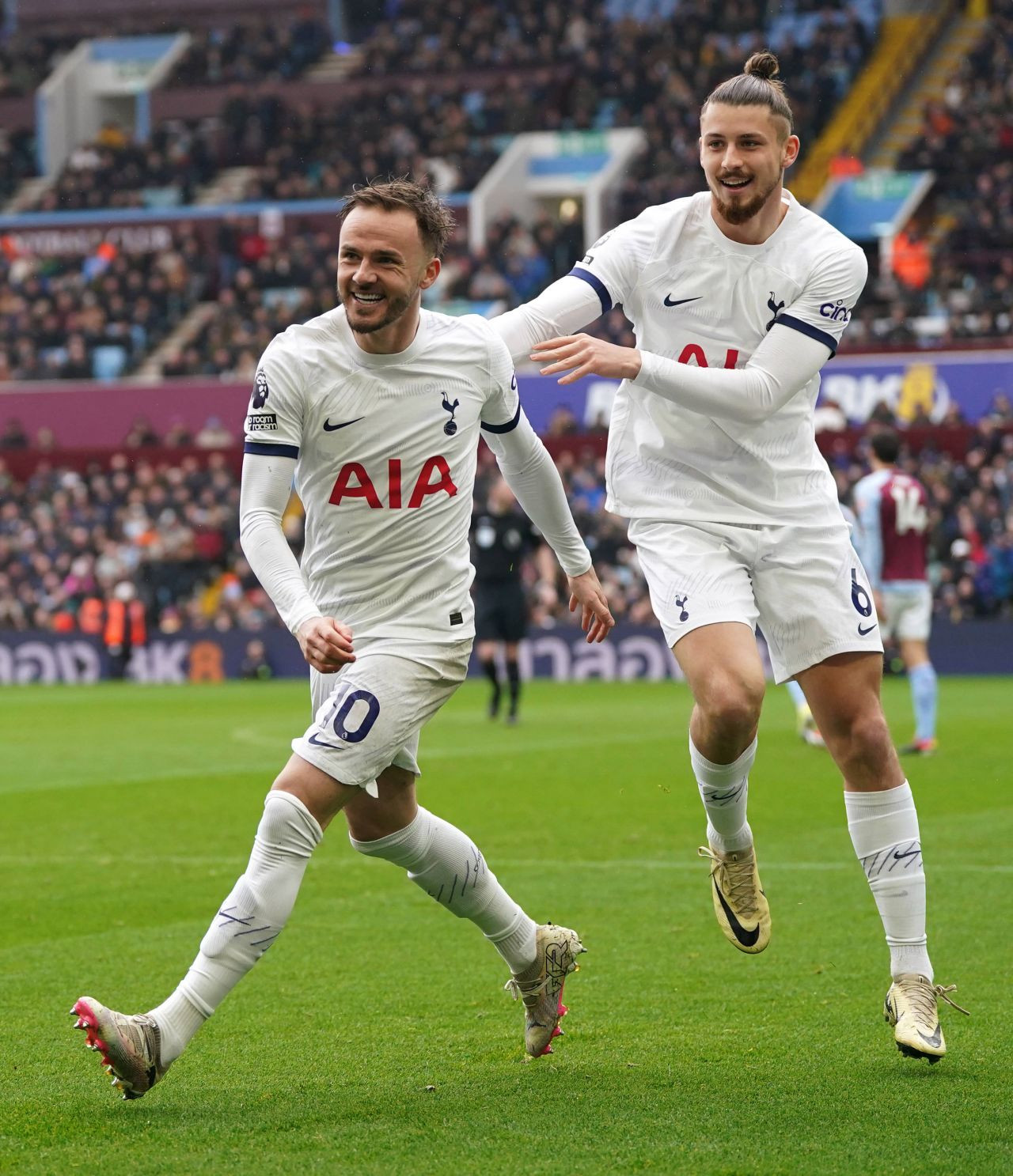 Drăgușin a jucat bine, dar englezii au un semn de întrebare: 