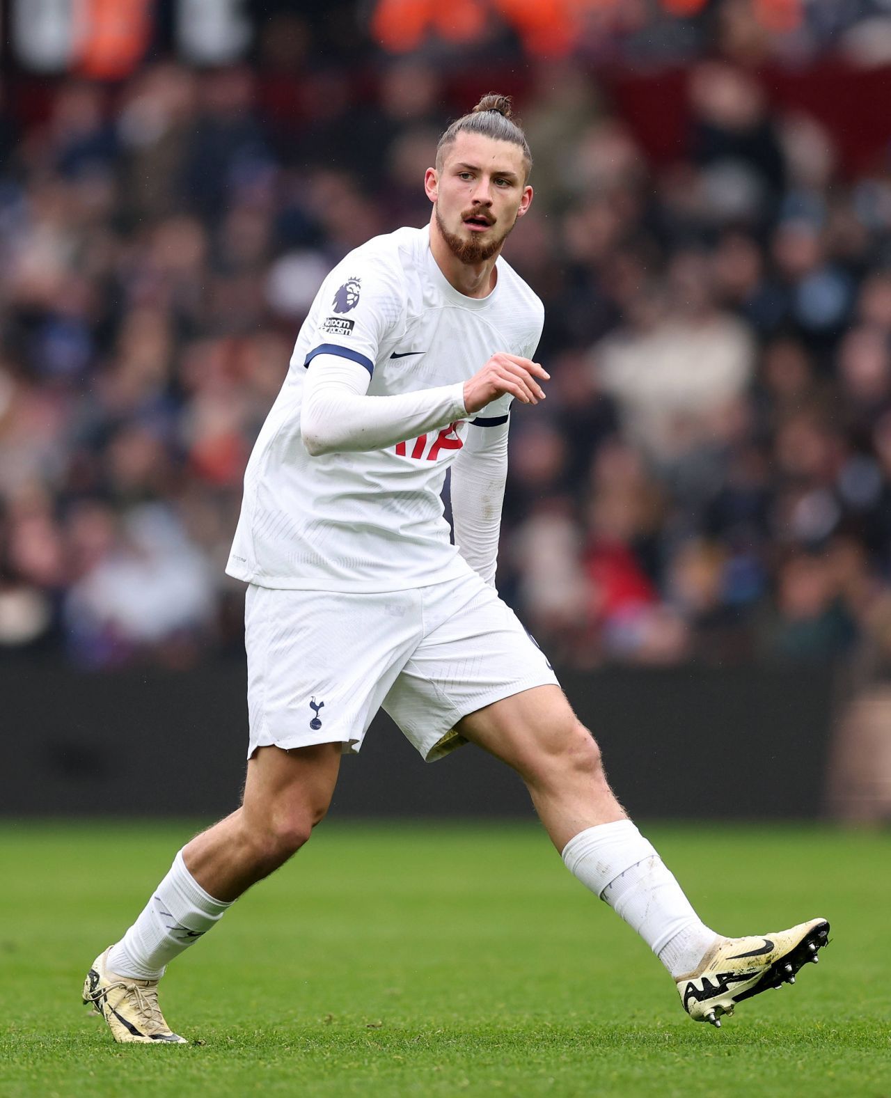 Drăgușin a jucat bine, dar englezii au un semn de întrebare: