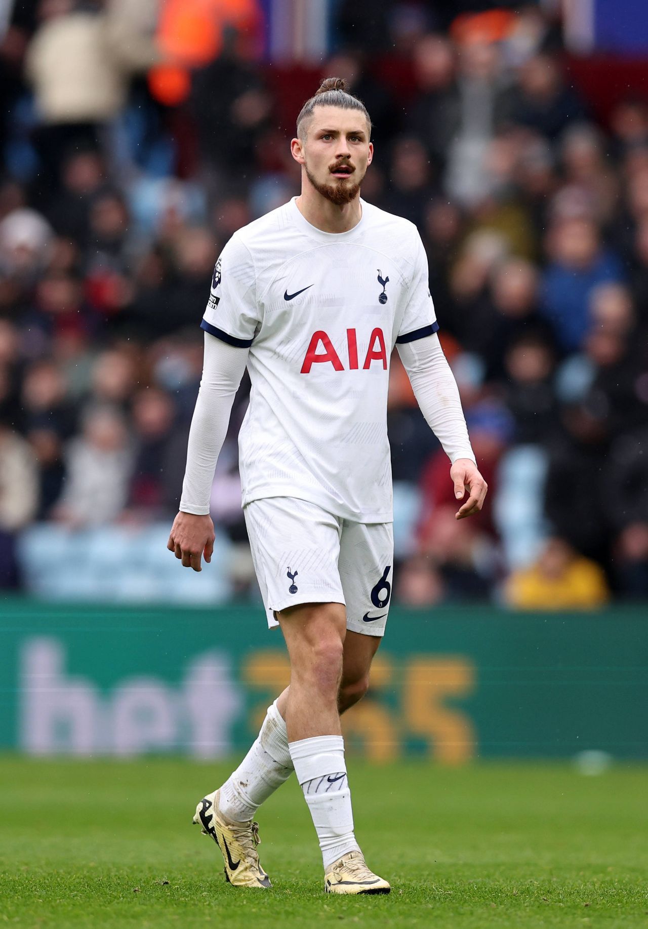 Drăgușin a jucat bine, dar englezii au un semn de întrebare: