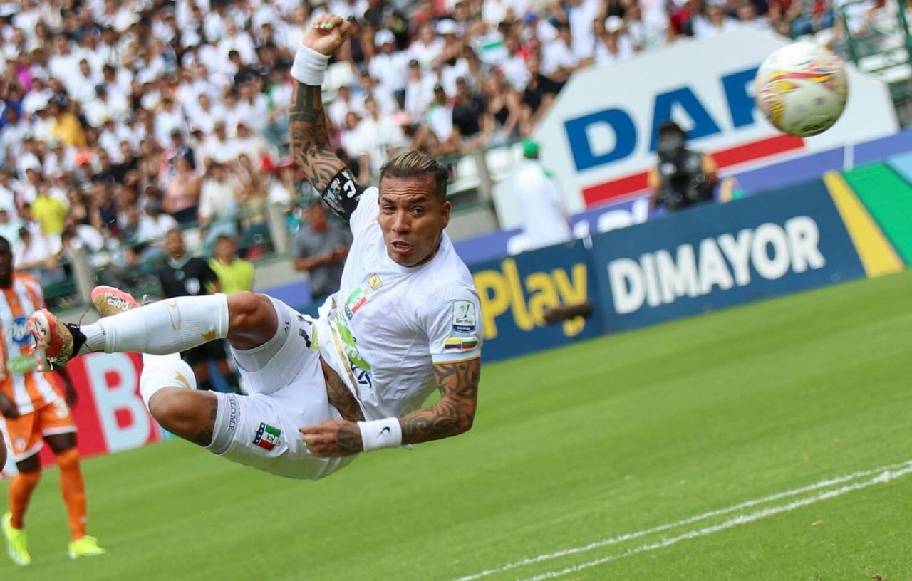 Dayro Moreno a devenit golgheterul numărul 1 din istoria Columbiei! Foarfecă senzațională pentru fostul vârf de la Steaua numit acum ”San Dayro” și ”LegenDayro”_1