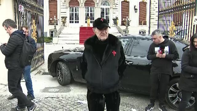 Hârtii aruncate spre Gigi Becali, chiar în fața casei. Cum a reacționat patronul de la FCSB_1