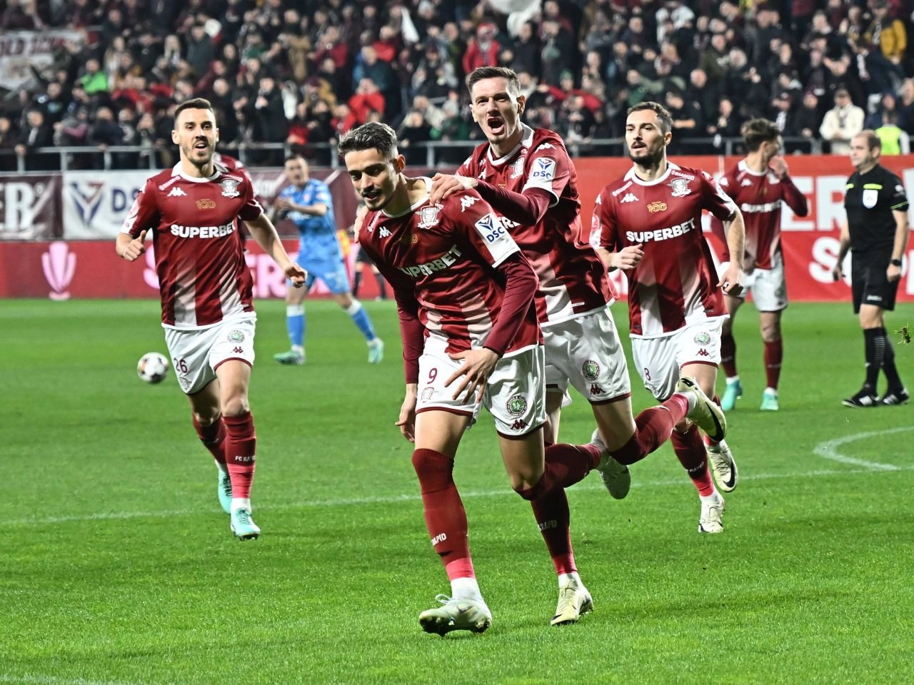 Mos Craciun are echipa de fotbal! :) Istoria FANTASTICA a clubului din Laponia la meciurile caruia Mosul e prezent de fiecare data_6