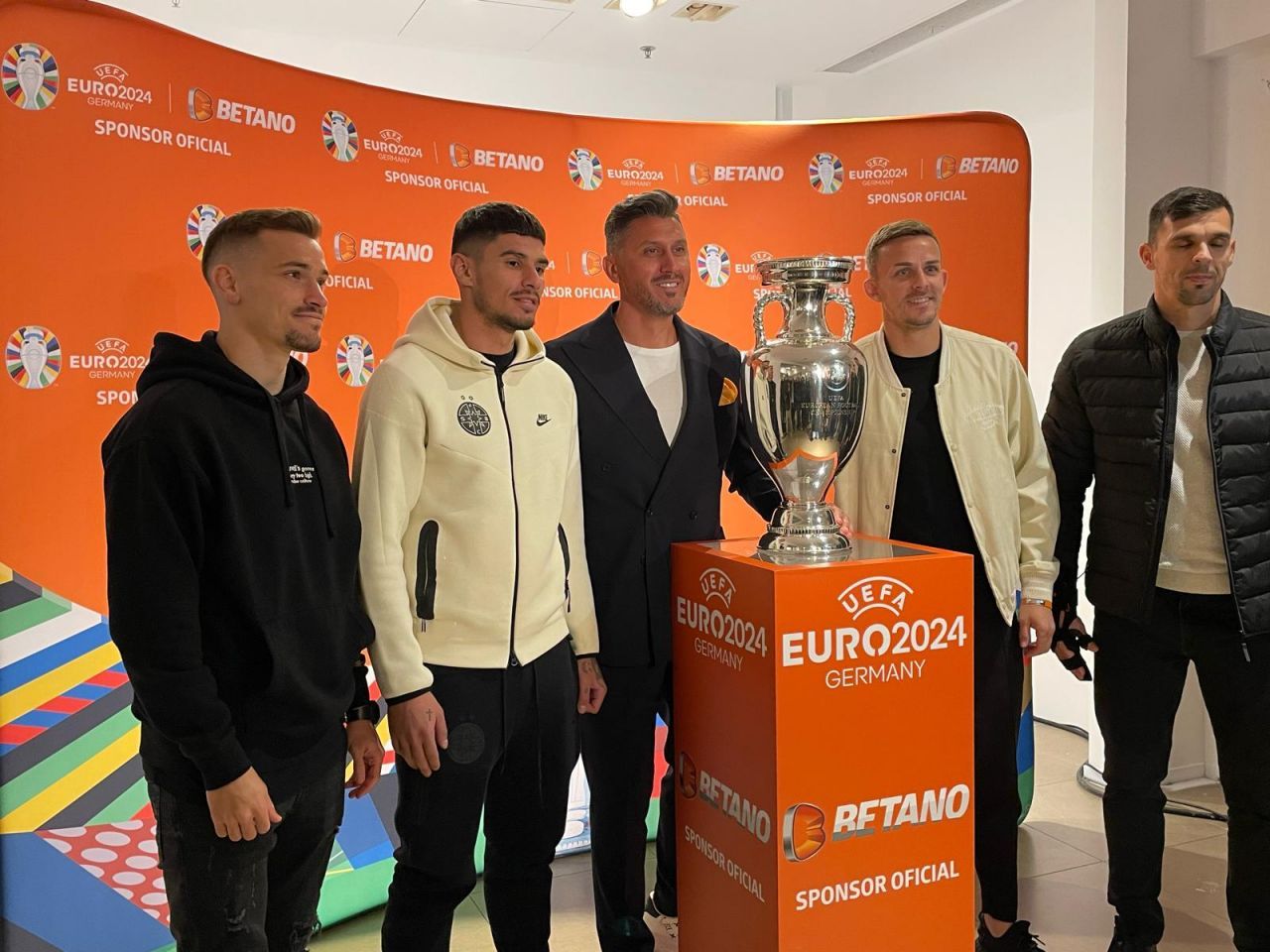 Cum a fost adus trofeul EURO 2024 la București. Dragoș Mîndreci: