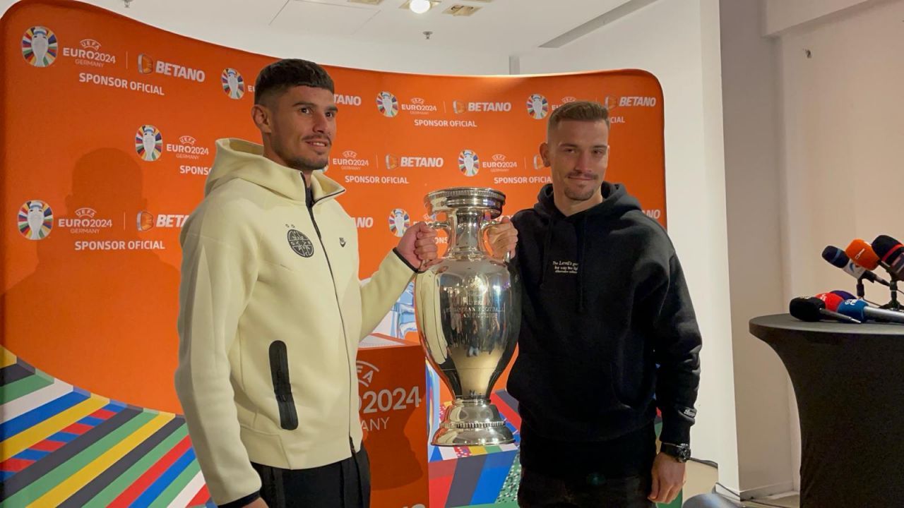 Ca-n filme! Cu cifru și păzit de 12 gărzi de corp. Dragoș Mîndreci a dezvăluit lucruri neștiute despre trofeul EURO 2024, admirat și de fanii români_9