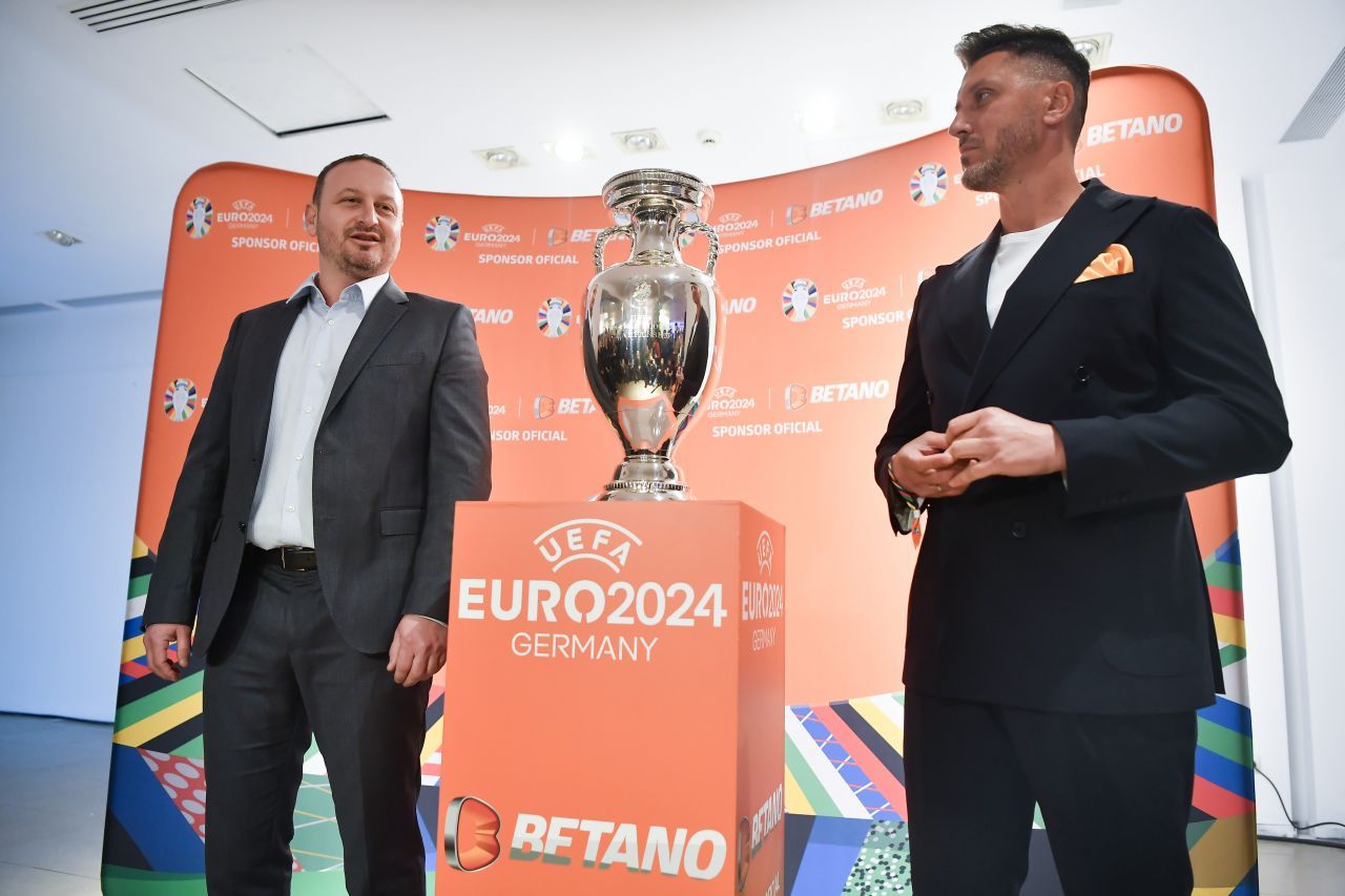 Ca-n filme! Cu cifru și păzit de 12 gărzi de corp. Dragoș Mîndreci a dezvăluit lucruri neștiute despre trofeul EURO 2024, admirat și de fanii români_12