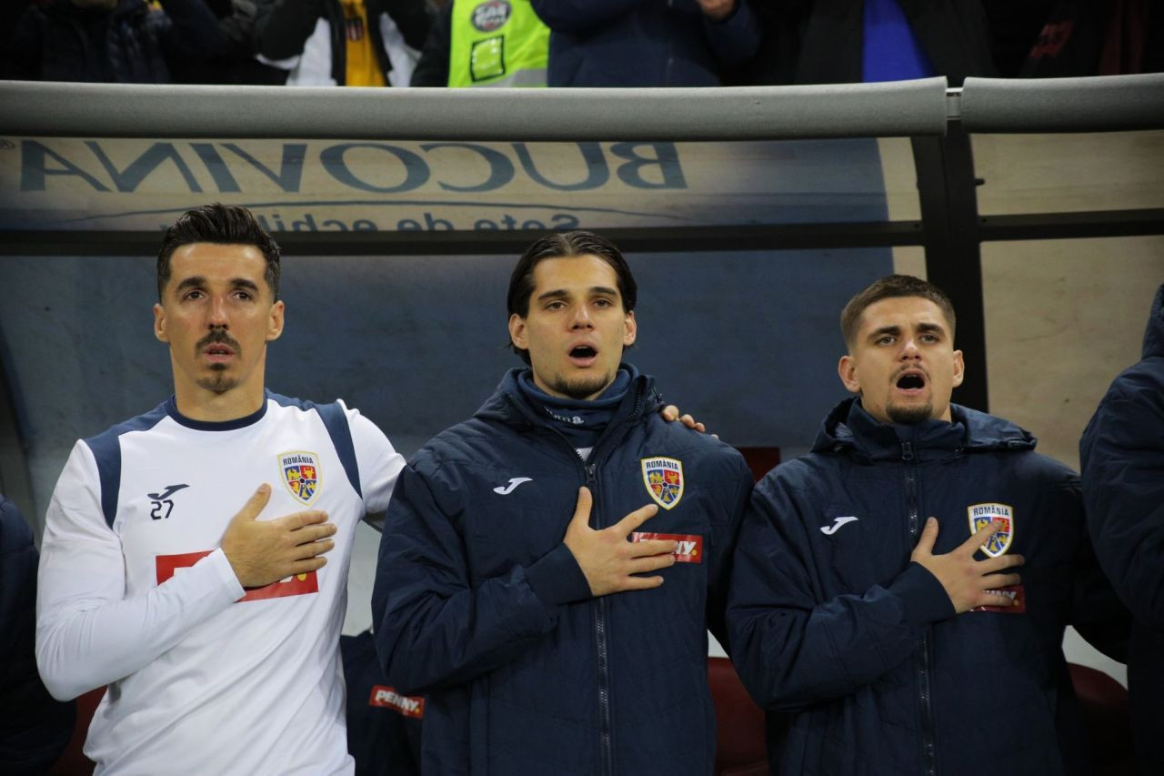 VIDEO FABULOS! Cum s-a incalzit Zlatan pe marginea terenului: s-a folosit de un om din staff si a SOCAT pe toata lumea cu miscarile facute&nbsp;