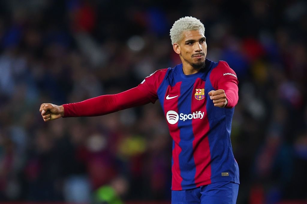Răspunsul lui Ronald Araujo care lasă loc de interpretări. Ce a spus despre viitorul său la FC Barcelona