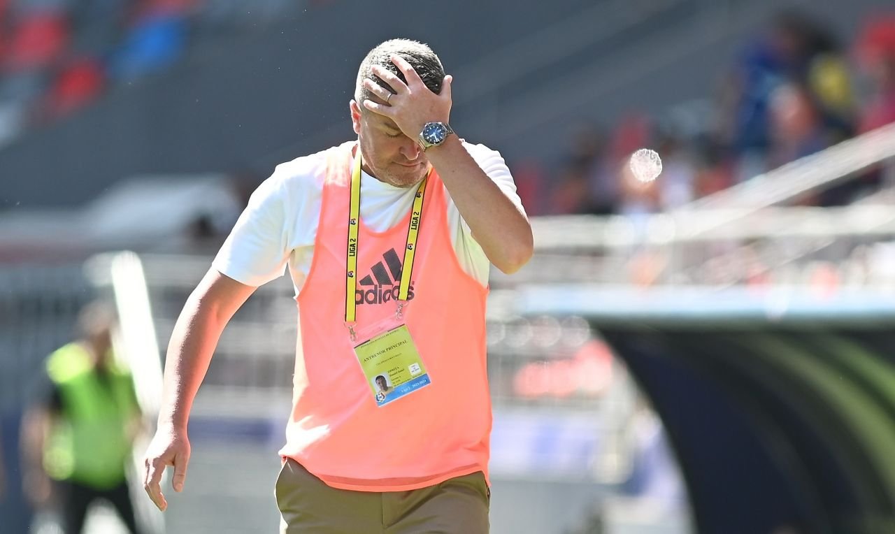 Cere plecarea lui Daniel Oprița de la CSA Steaua: La ce mai stai? Du-te!