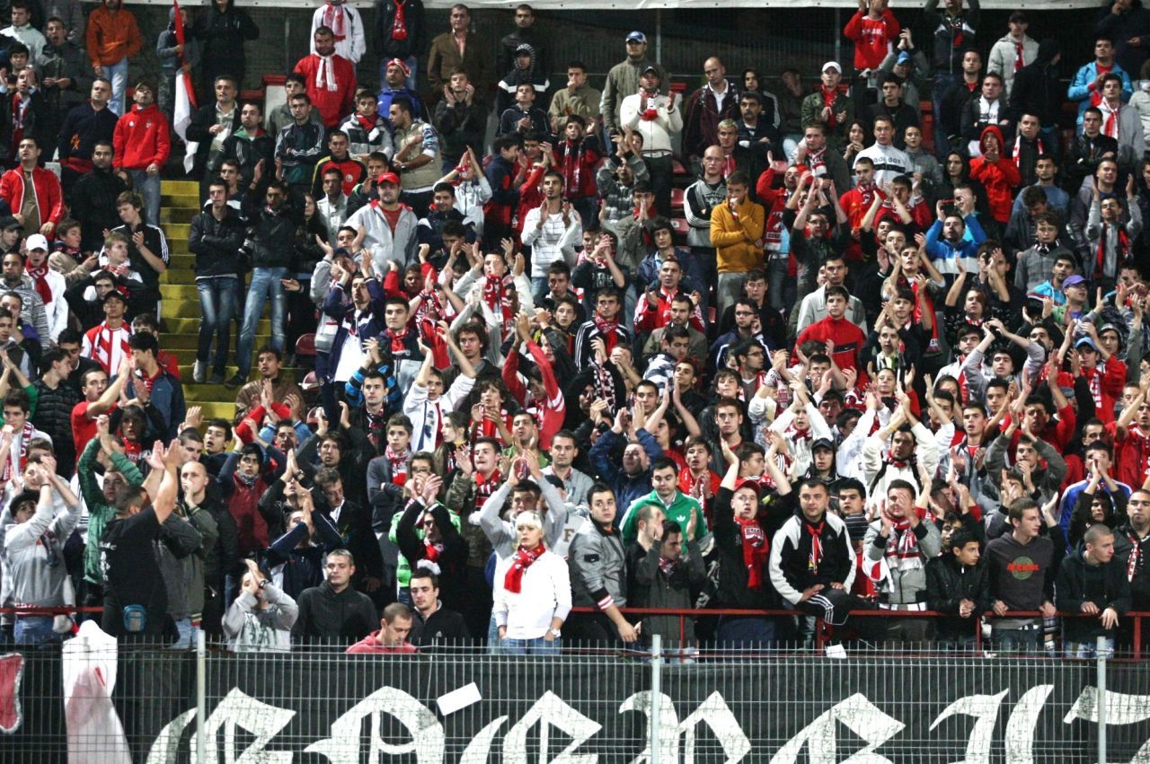 Dinamo este bună de plată! Cât costă daunele cauzate de suporteri din Dinamo - UTA Arad 1-0_3