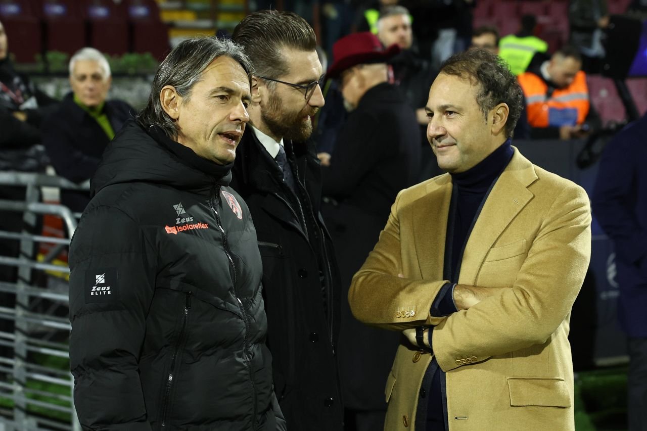 ASTA VA FACE IAR inconjurul lumii! S-a rupt inelul la meciul jucat azi de Steaua si SMURD-ul a intervenit sa-l repare! Imaginile momentului_15