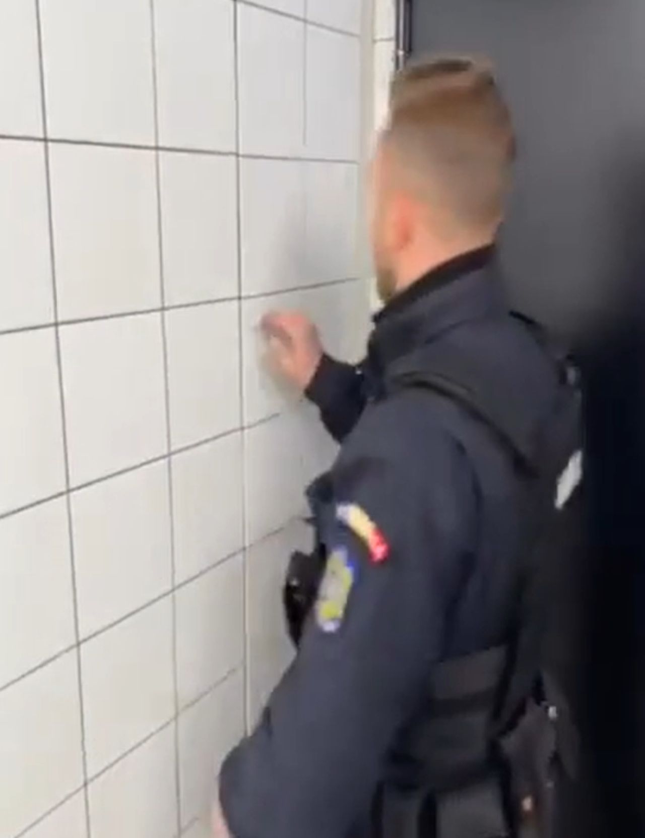Camera secretă descoperită de polițiști pe ”Giulești”, în ziua în care mascații l-au ”săltat” pe Daniel Niculae_2